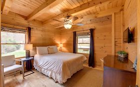 Creekside Bryson City Cabin With Private Hot Tub