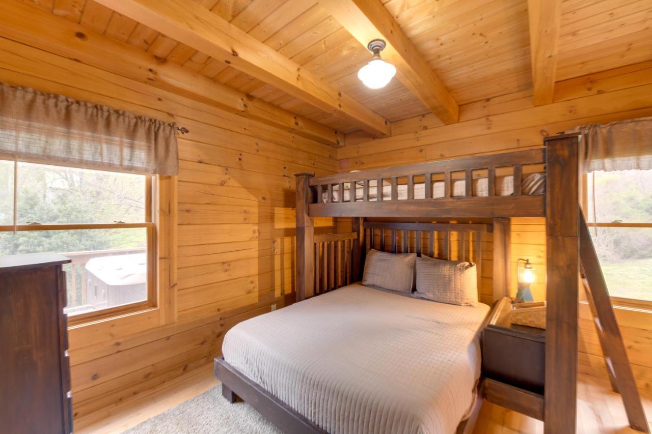 Creekside Bryson City Cabin With Private Hot Tub Exterior photo